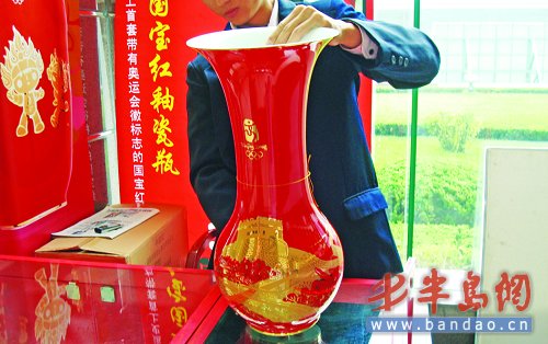 高价红瓷瓶