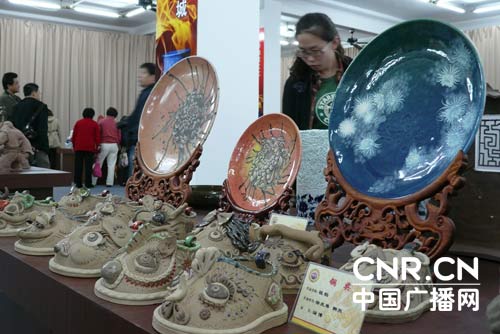 中国陶瓷琉璃艺术大赛在陶琉之都济南开幕