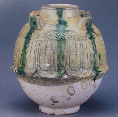 黄釉绿彩四系罐 北齐武平七年(576年)濮阳李云墓出土