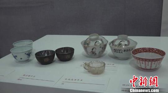 图为展出的瓷器展品。 郭飞颖 摄 图为展出的瓷器展品。 郭飞颖 摄
